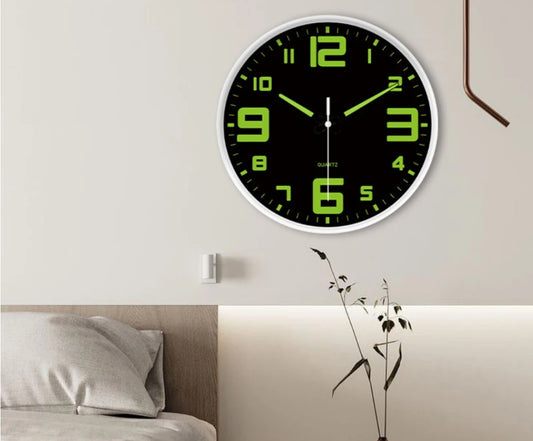 Hole-Free Luminous Wall Clock