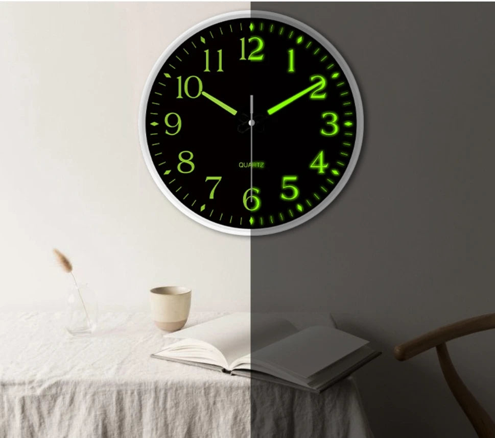 Hole-Free Luminous Wall Clock
